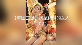 撸鸡推荐，漂亮美女情趣装宾馆3P，一个拍一个干，无毛海鲜形状很正超诱人