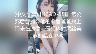 大耳环很有韵味美少妇寂寞肚子在家自慰，脱掉衣服内裤摆上假屌，地上骑乘上下套弄，插完逼逼再插菊花淫荡