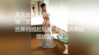 公园简易女厕所定点后位近景高清偸拍一位接一位内急方便的女人大屁股一个比一个大双洞变化一清二楚 (2)