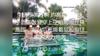 白嫩的金发美妞闭着眼睛享受吃着大鸡鸡