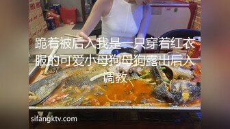 漂亮美女吃鸡 看来小鸡鸡有小的好处 嘴巴容易操控 能把口技得到充分发挥施展 美女身材不错