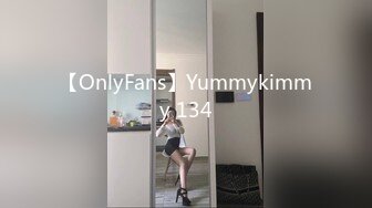 【OnlyFans】逃亡JJ爱KK，狂干群P，大型淫乱场面，两人真实夫妻，女的身材超级棒，群p的场面太过震撼 11