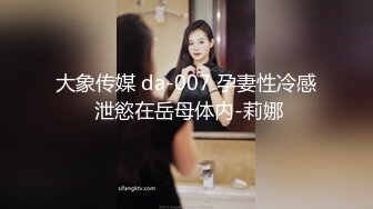 丝袜高跟露脸身材不错的女模特精彩大秀直播，听狼友指挥被大哥抠的淫水直流给小哥喝，口交大鸡巴多体位爆草