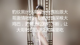 无印精品最新电子厂流出-冒充客户和妹子一起坐电梯到她们公司拍她们的逼（二） (1)