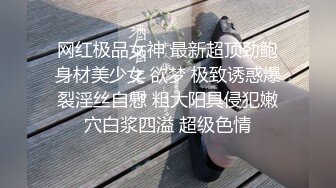 这少妇刚蹲下就发现了探头 看来已经具备了反偷拍的技能了