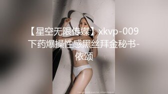 最新全镜偷窥二个美女嘘嘘