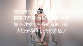 穿背带裤的少妇以这种方式尿尿 笑死