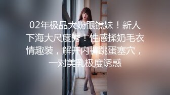 偷拍极品丝袜美女的鲍鱼 为了拍脸跟到了公交车站