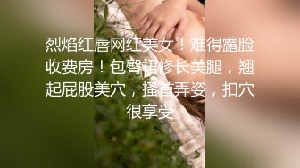 最新厕所偷窥格子外套妹子嘘嘘