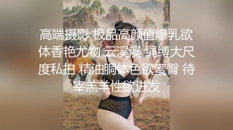 极品白皙皮肤女神，粉丝哥哥送了一条开档牛仔裤，要我穿上给哥哥艹，这看着好诱人呀！