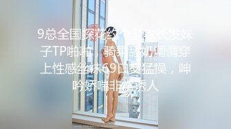 【完美露脸性爱自拍】吃饱喝足干良家，小媳妇边收拾孩子弄乱的客厅边被小哥乱摸，推倒直接沙发上后入